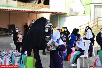 جشن شكوفه ها در مدرسه شاهد دخترانه ی نکا برگزار شد