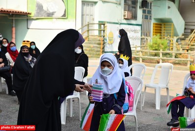 جشن شكوفه ها در مدرسه شاهد دخترانه ی نکا برگزار شد