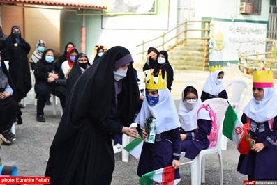 جشن شكوفه ها در مدرسه شاهد دخترانه ی نکا برگزار شد