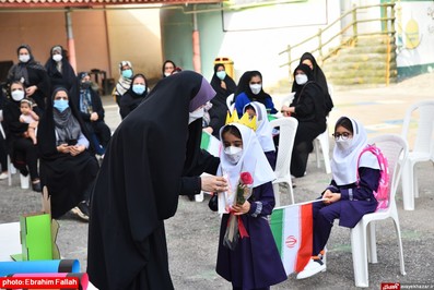 جشن شكوفه ها در مدرسه شاهد دخترانه ی نکا برگزار شد