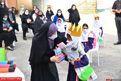 جشن شكوفه ها در مدرسه شاهد دخترانه ی نکا برگزار شد