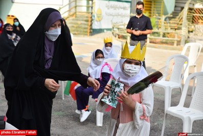 جشن شكوفه ها در مدرسه شاهد دخترانه ی نکا برگزار شد