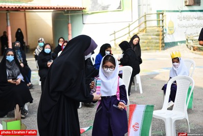 جشن شكوفه ها در مدرسه شاهد دخترانه ی نکا برگزار شد