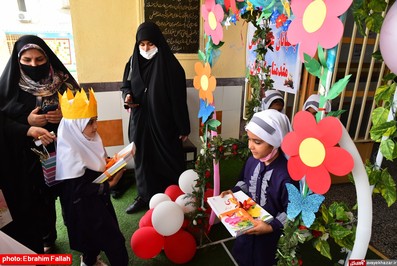 جشن شكوفه ها در مدرسه شاهد دخترانه ی نکا برگزار شد