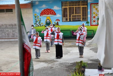 جشن شكوفه ها در مدرسه شاهد دخترانه ی نکا برگزار شد(2)