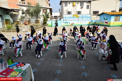 جشن شكوفه ها در مدرسه شاهد دخترانه ی نکا برگزار شد(2)