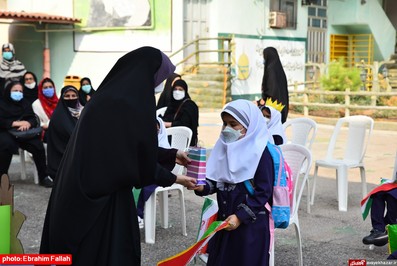 جشن شكوفه ها در مدرسه شاهد دخترانه ی نکا برگزار شد(2)