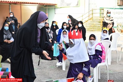 جشن شكوفه ها در مدرسه شاهد دخترانه ی نکا برگزار شد(2)