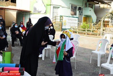 جشن شكوفه ها در مدرسه شاهد دخترانه ی نکا برگزار شد(2)