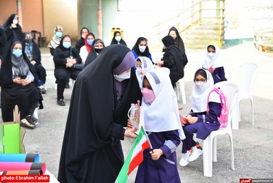 جشن شكوفه ها در مدرسه شاهد دخترانه ی نکا برگزار شد(2)