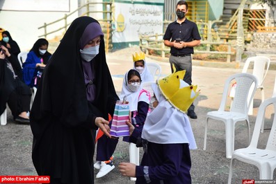 جشن شكوفه ها در مدرسه شاهد دخترانه ی نکا برگزار شد(2)