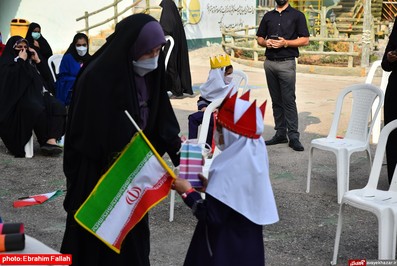 جشن شكوفه ها در مدرسه شاهد دخترانه ی نکا برگزار شد(2)