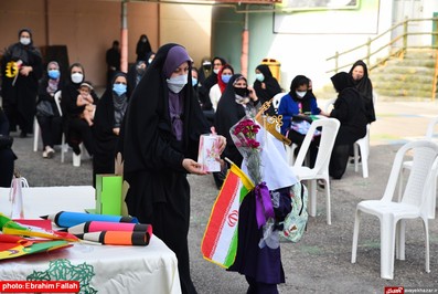 جشن شكوفه ها در مدرسه شاهد دخترانه ی نکا برگزار شد(2)