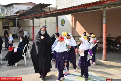 جشن شكوفه ها در مدرسه شاهد دخترانه ی نکا برگزار شد(2)