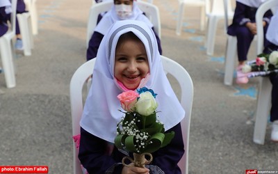 جشن شكوفه ها در مدرسه شاهد دخترانه ی نکا برگزار شد(2)