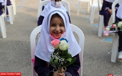 جشن شكوفه ها در مدرسه شاهد دخترانه ی نکا برگزار شد(2)