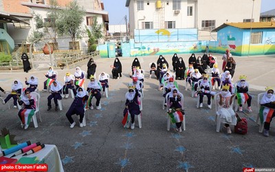 جشن شكوفه ها در مدرسه شاهد دخترانه ی نکا برگزار شد(2)