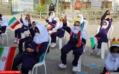 جشن شكوفه ها در مدرسه شاهد دخترانه ی نکا برگزار شد(2)