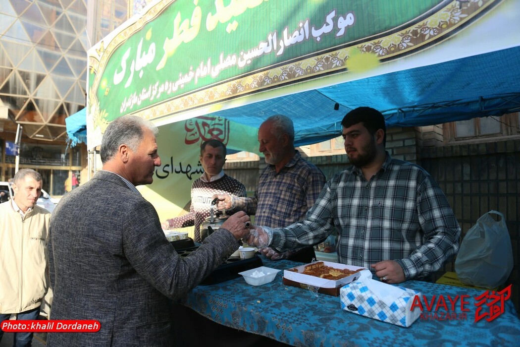 اقامه نماز عید فطر به امامت آیت‌الله محمدی لائینی در ساری
