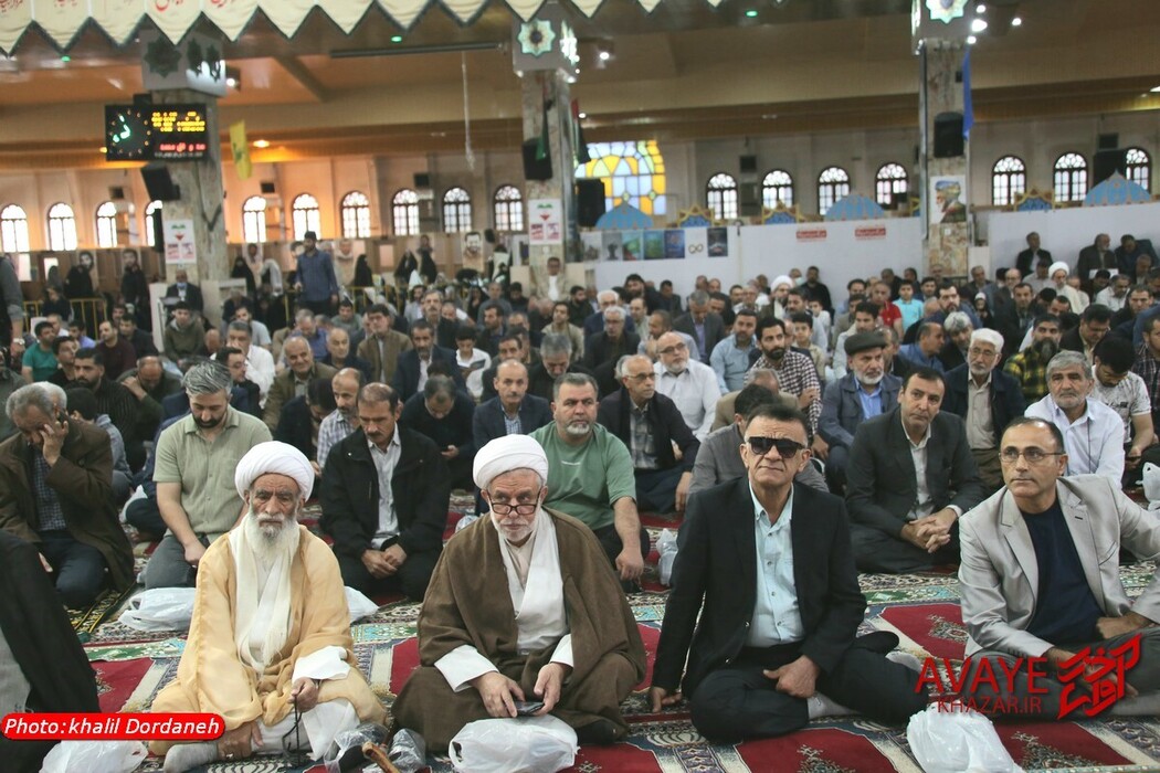 اقامه نماز عید فطر به امامت آیت‌الله محمدی لائینی در ساری