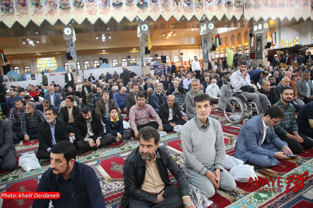اقامه نماز عید فطر به امامت آیت‌الله محمدی لائینی در ساری