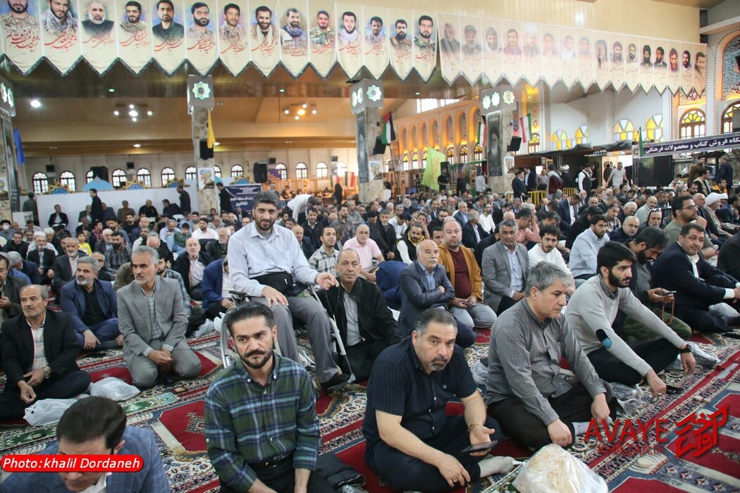اقامه نماز عید فطر به امامت آیت‌الله محمدی لائینی در ساری