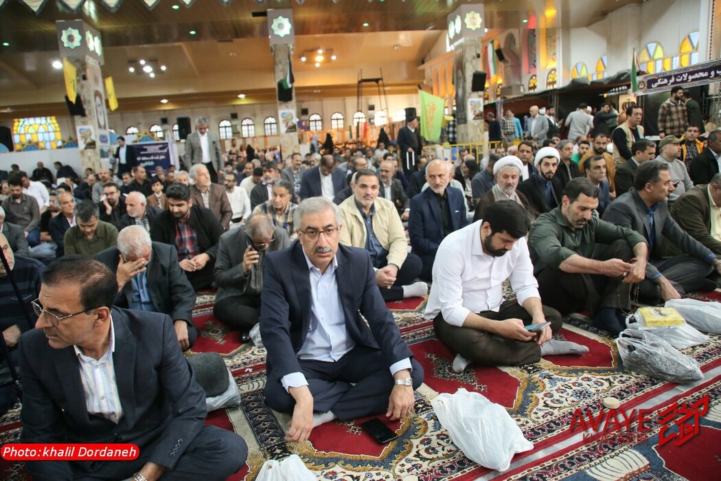 اقامه نماز عید فطر به امامت آیت‌الله محمدی لائینی در ساری