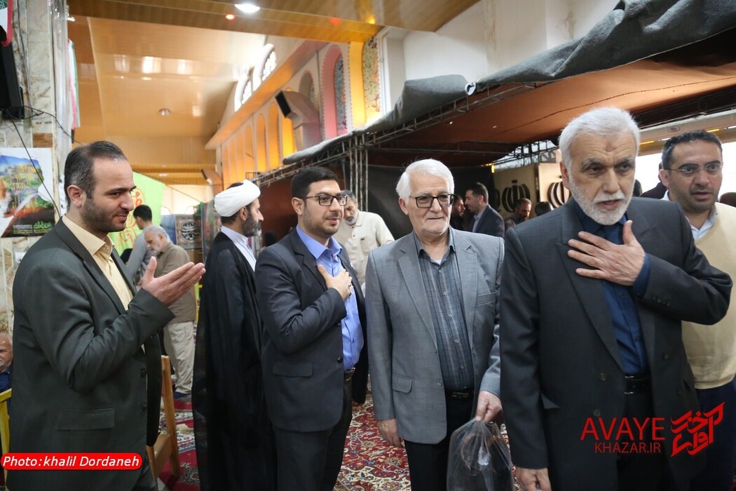 اقامه نماز عید فطر به امامت آیت‌الله محمدی لائینی در ساری