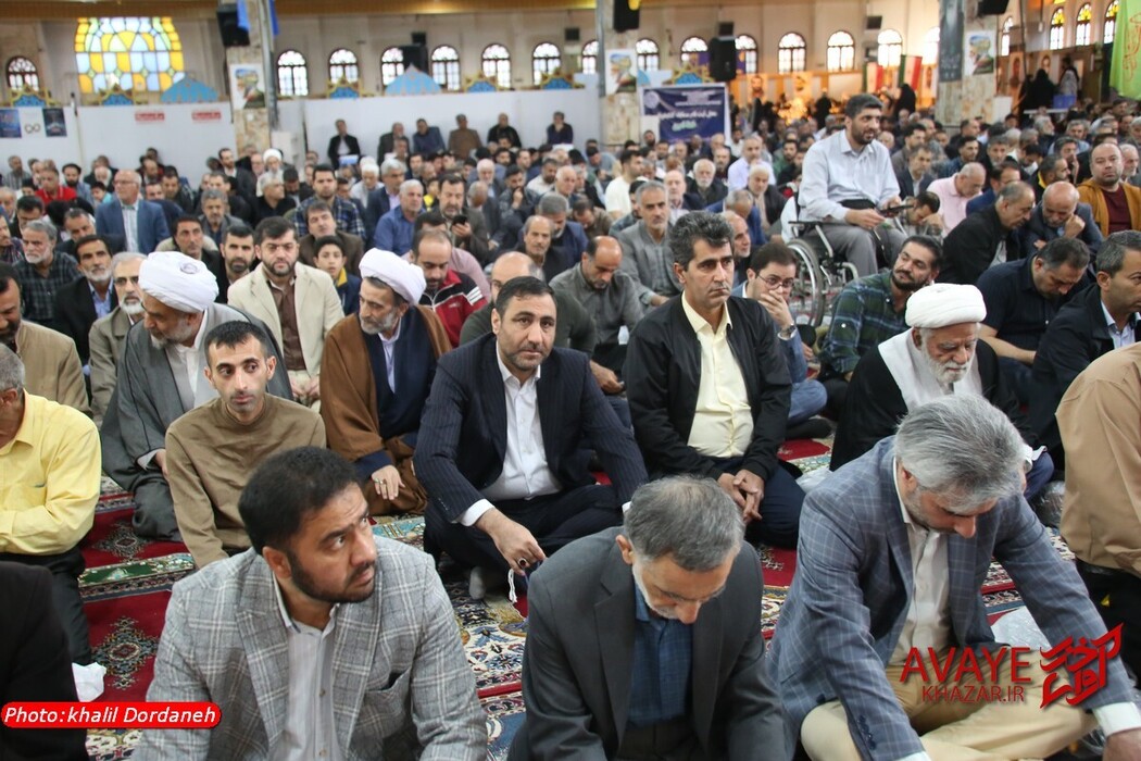 اقامه نماز عید فطر به امامت آیت‌الله محمدی لائینی در ساری