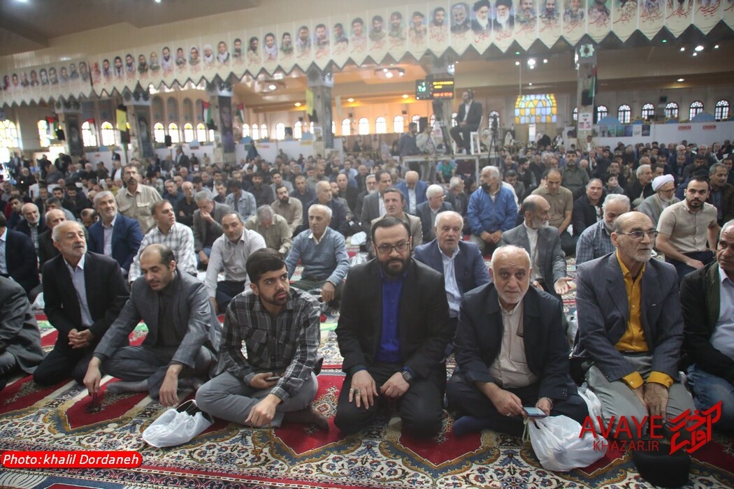 اقامه نماز عید فطر به امامت آیت‌الله محمدی لائینی در ساری