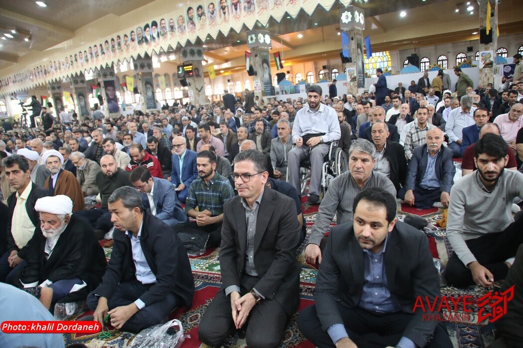 اقامه نماز عید فطر به امامت آیت‌الله محمدی لائینی در ساری