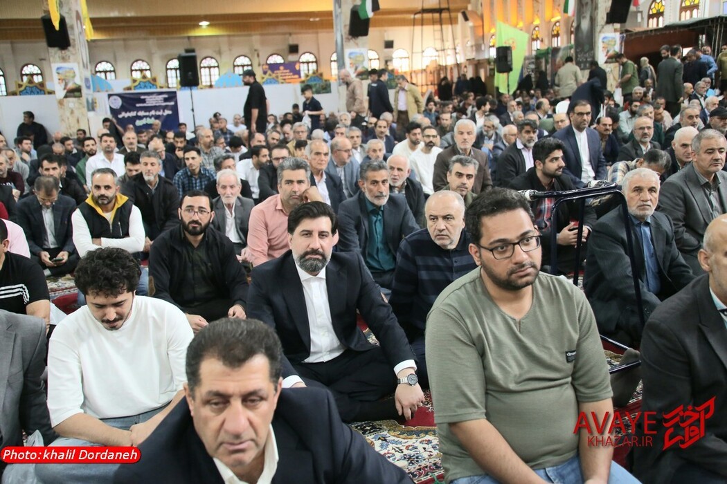 اقامه نماز عید فطر به امامت آیت‌الله محمدی لائینی در ساری
