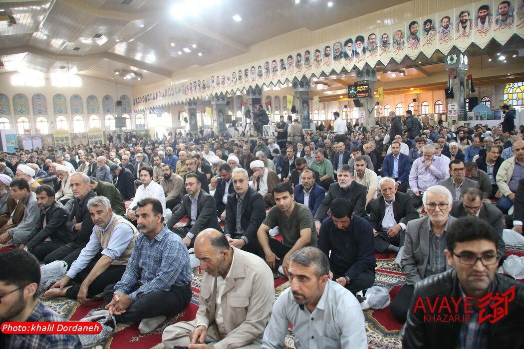 اقامه نماز عید فطر به امامت آیت‌الله محمدی لائینی در ساری