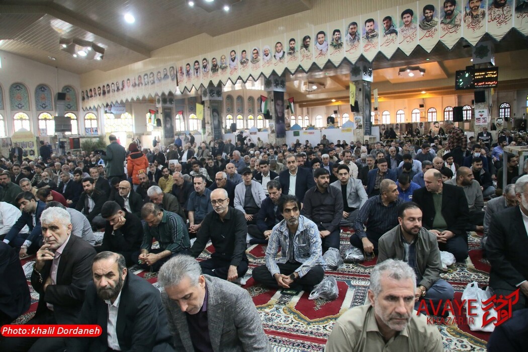 اقامه نماز عید فطر به امامت آیت‌الله محمدی لائینی در ساری