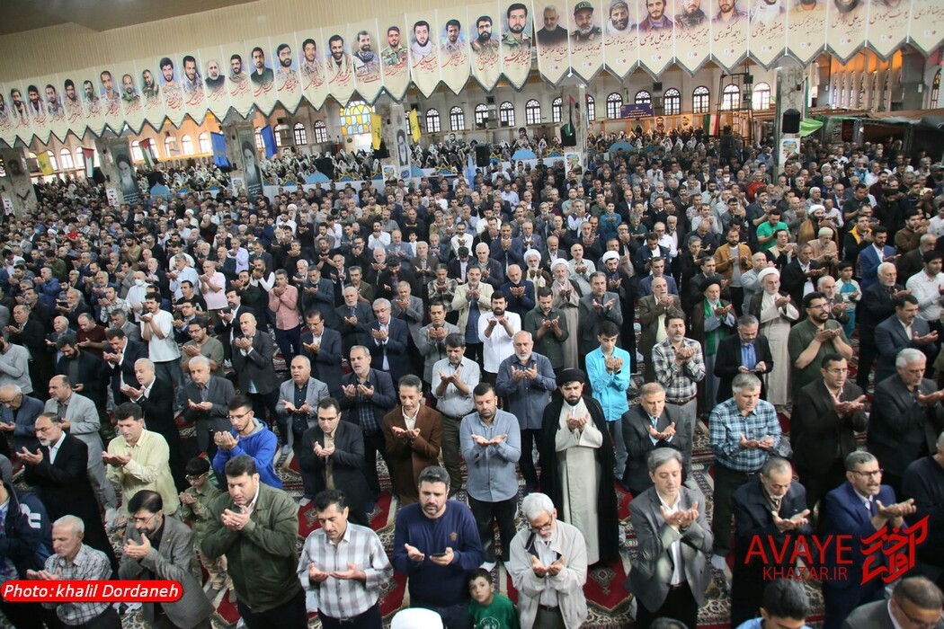 اقامه نماز عید فطر به امامت آیت‌الله محمدی لائینی در ساری