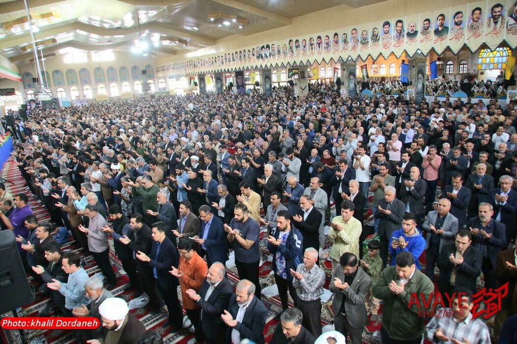 اقامه نماز عید فطر به امامت آیت‌الله محمدی لائینی در ساری