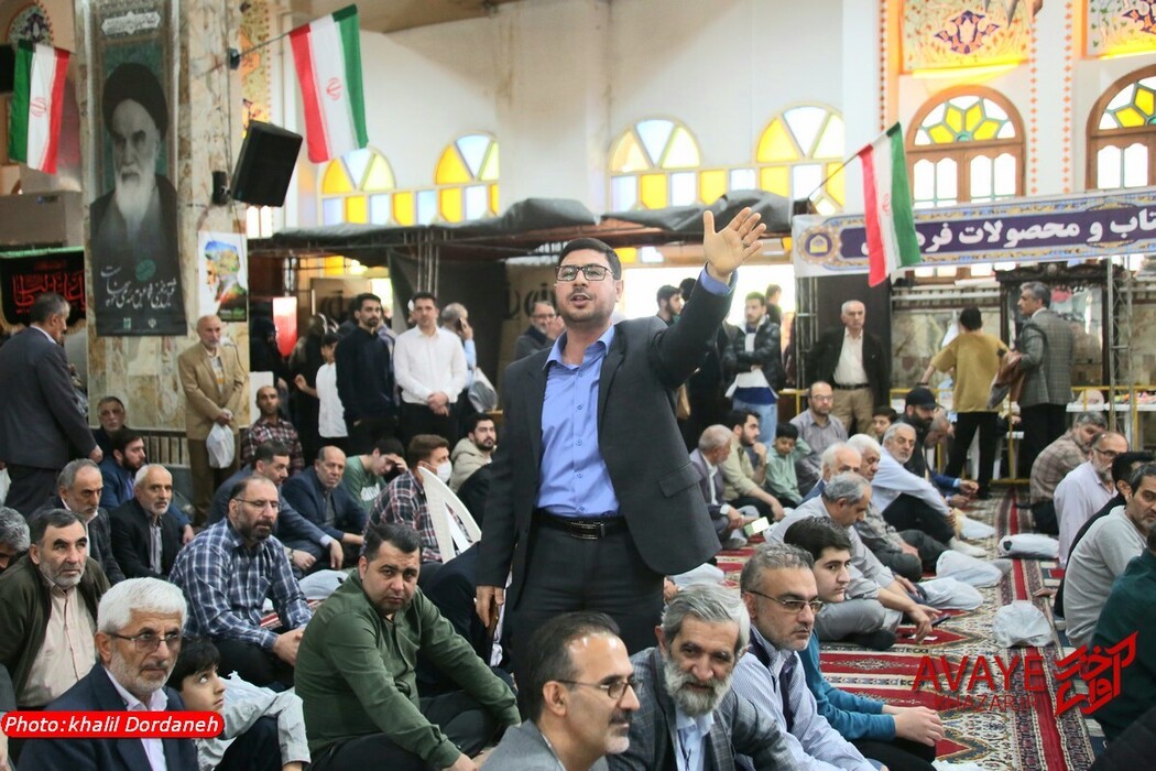 اقامه نماز عید فطر به امامت آیت‌الله محمدی لائینی در ساری