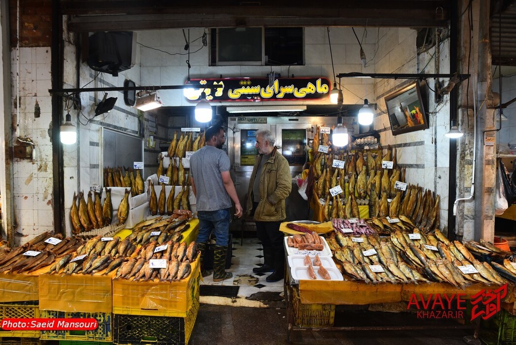 گوشه‌هایی از بازار سنتی رشت و میدان شهرداری در یک روز سرد بهاری