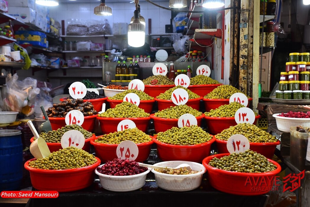 گوشه‌هایی از بازار سنتی رشت و میدان شهرداری در یک روز سرد بهاری