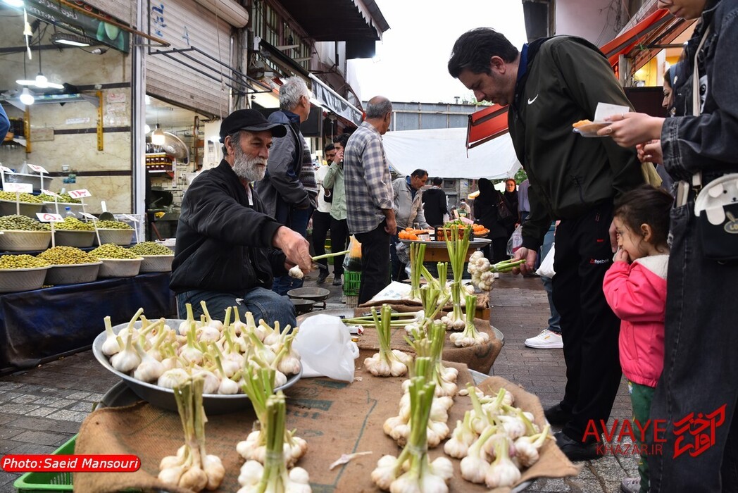 گوشه‌هایی از بازار سنتی رشت و میدان شهرداری در یک روز سرد بهاری