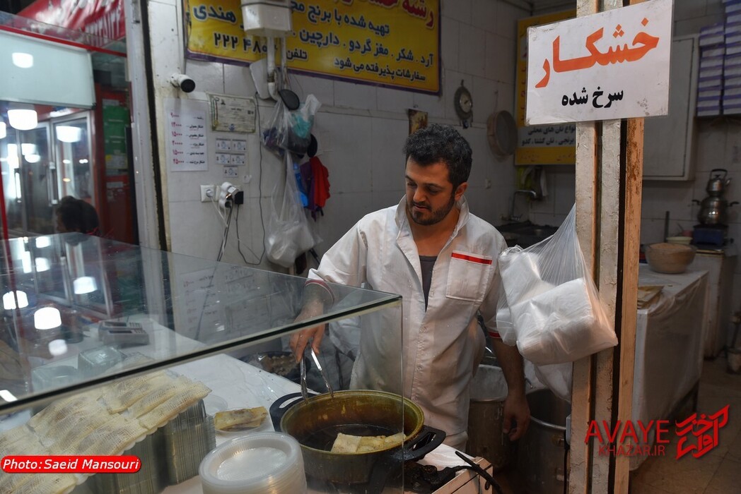 گوشه‌هایی از بازار سنتی رشت و میدان شهرداری در یک روز سرد بهاری