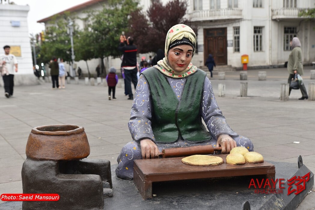 گوشه‌هایی از بازار سنتی رشت و میدان شهرداری در یک روز سرد بهاری