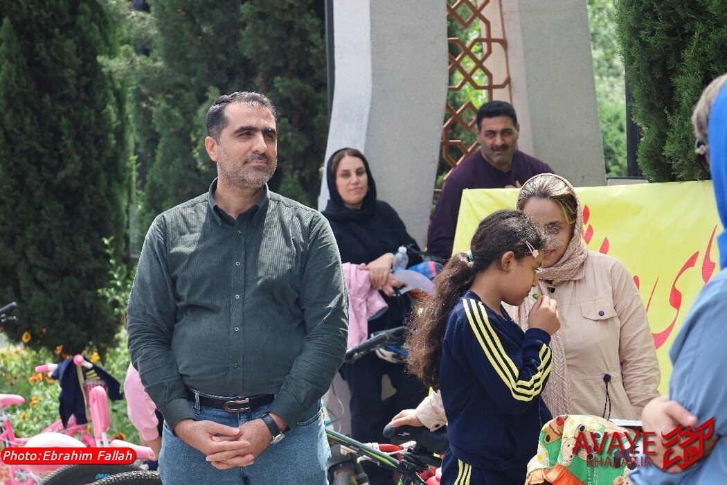 رقابت دختران دوچرخه‌سوار ابتدایی در ساری به مناسبت روز دختر