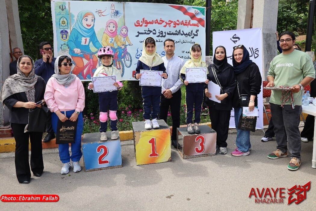 رقابت دختران دوچرخه‌سوار ابتدایی در ساری به مناسبت روز دختر
