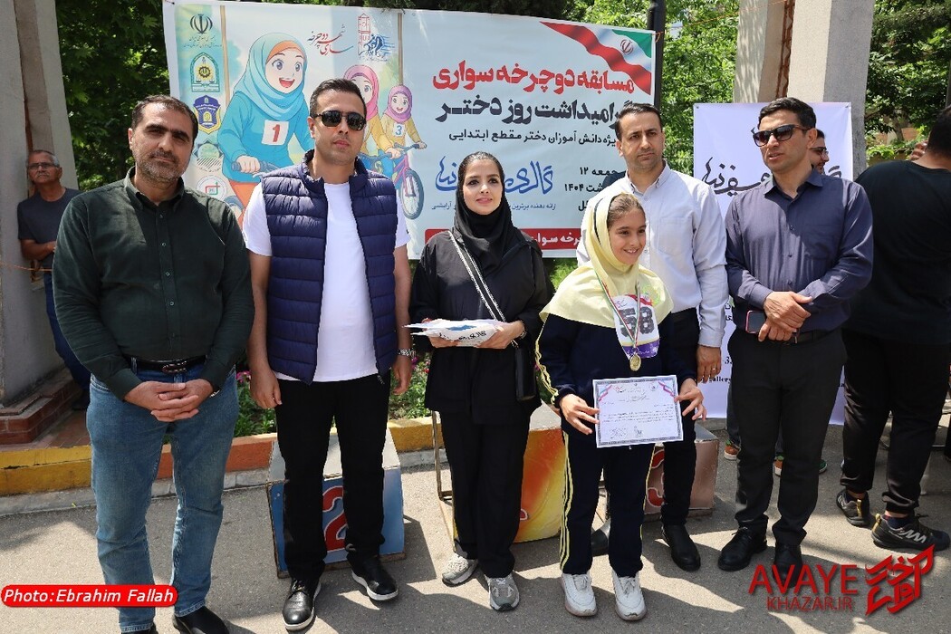 رقابت دختران دوچرخه‌سوار ابتدایی در ساری به مناسبت روز دختر