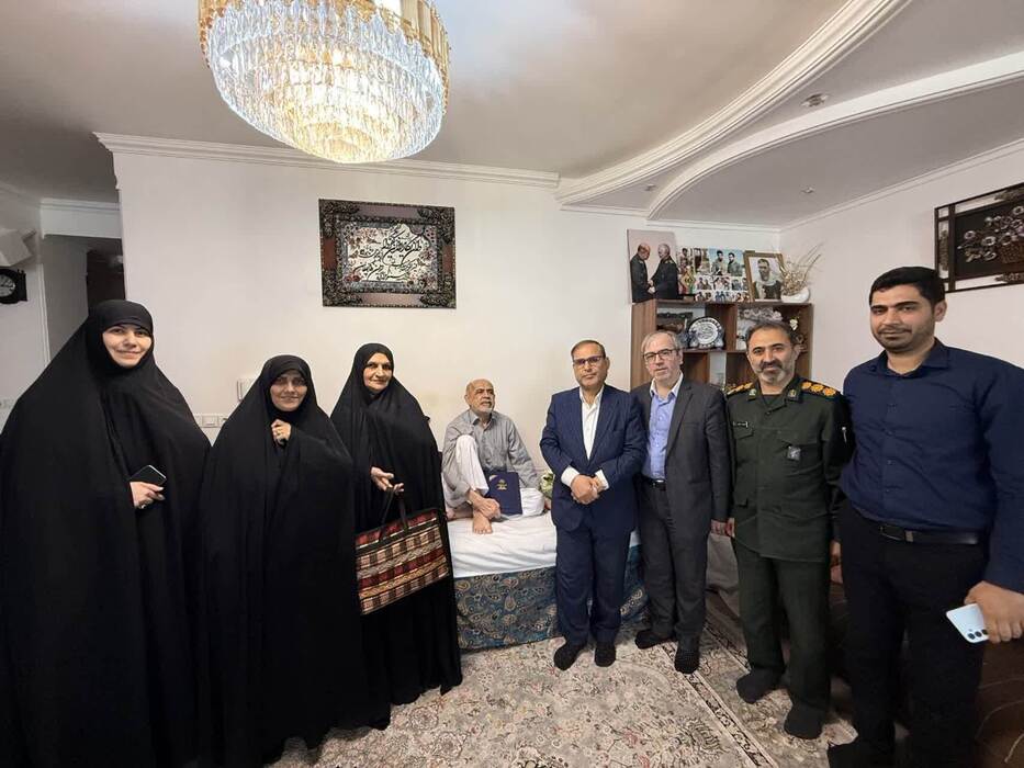 دیدار قاسمی‌طوسی با مادر شهید دوامی و سردار عمرانی